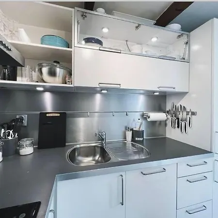 With Loft & Window Balcony, Free Parking Apartment *
