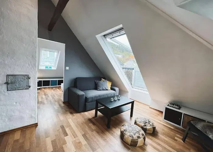 With Loft & Window Balcony, Free Parking Διαμέρισμα *