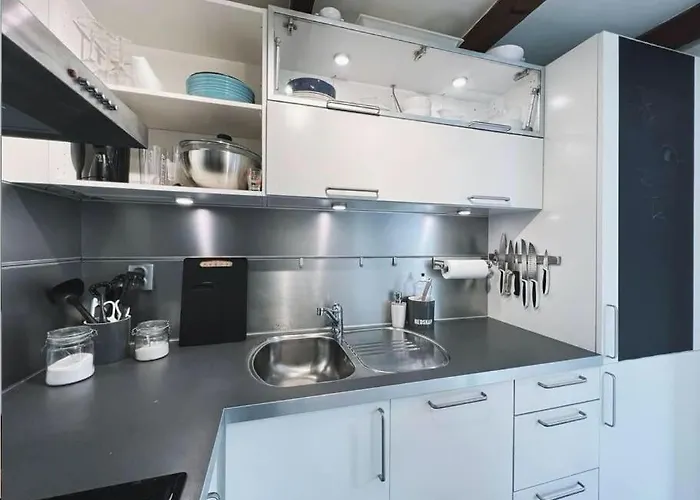 With Loft & Window Balcony, Free Parking דירה *