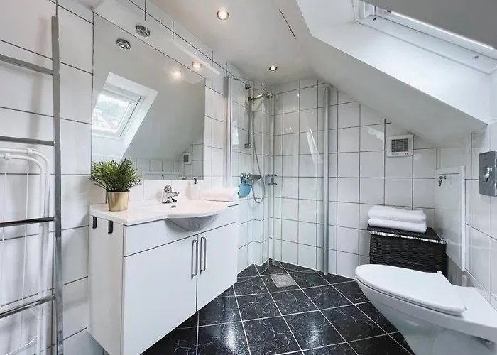 With Loft & Window Balcony, Free Parking * ברגן